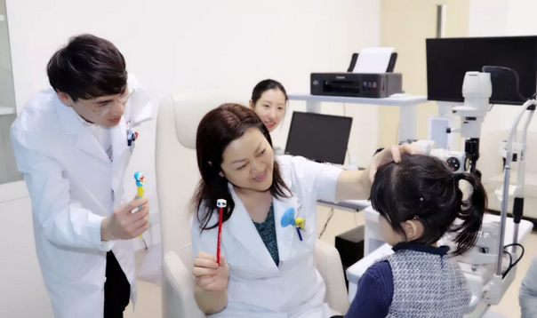 儿童节的礼物：厦门眼科中心“儿童青少年近视防控中心”揭牌、小儿眼科 眼病会诊平台启动2.png