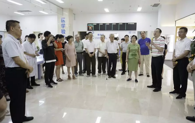 心系市民眼健康，李秀记等市老领*爱眼日莅临厦门眼科中心五缘院区考察2.png