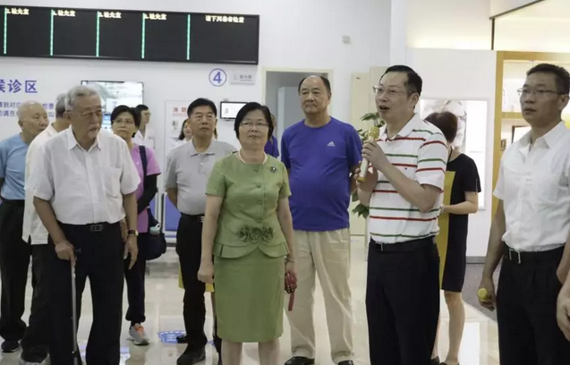 心系市民眼健康，李秀记等市老领*爱眼日莅临厦门眼科中心五缘院区考察3.png