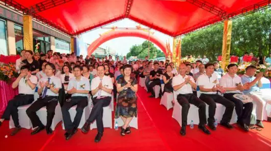 三水8868在线官网登录平台 - 8868网页版登录正式开业，飞秒激光落户，广东省劳动模范领*专家团队2.png