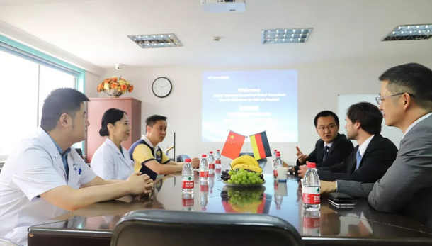 为加强院企合作新模式，开设双方合作共赢新篇章——德国蔡司公司技术人员一行来上海和平眼科医院参观交流4.png