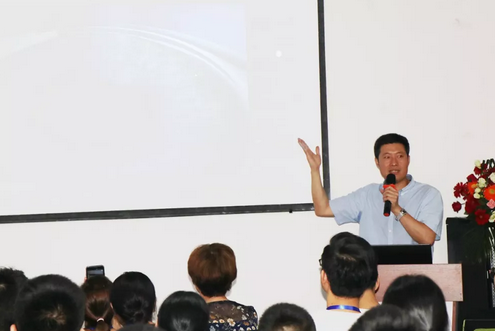 宁德眼科医院举办了一场“大牌来助阵，摘镜致青春”近视手术医生见面会2.png