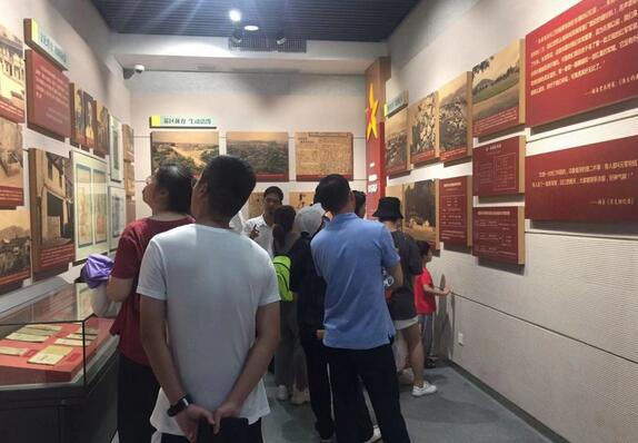 “不忘初心跟党走，追忆红军峥嵘岁月” ——厦门眼科中心第二党支部纪念建军92周年主题党日活动6.jpg