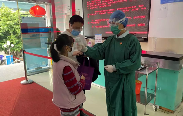 不一样的一线，一样的坚守——8868登录平台集团本部厦门眼科中心守护爱与光明6.png