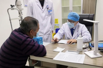 现任莆田市医学会眼科分会副主任委员，福建省医学会眼科分会眼整形组成员刘励医生，今年强力加盟莆田眼科医院，担任医院业务院长。这一“强援”的加盟，将引领莆田眼科医院的诊疗实力迈上更高台阶，造福莆田市乃至周边的眼疾患者1.png