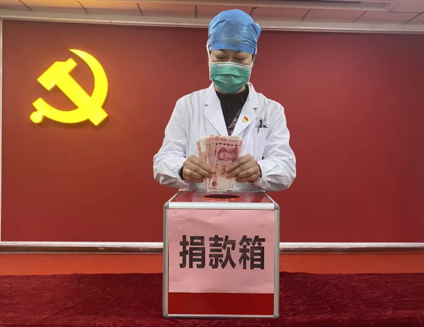 以初心践行医者使命，以匠心呵护患者眼健康——厦门眼科中心潘美华教授1.png