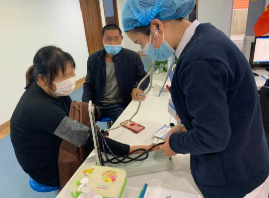 多年后，再回郑州8868在线官网登录平台 - 8868网页版登录向徐惠民院长“汇报”自己重获光明后收获的幸福1.png