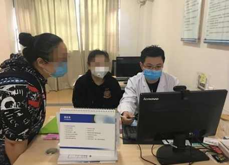  眼病患者在成都8868在线官网登录平台 - 8868网页版登录接受厦门眼科中心总院长黎晓新教授远程会诊1.png