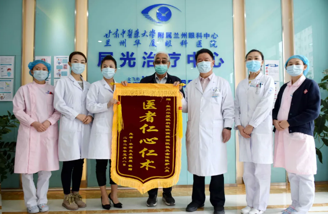 十年追随院长 多次手术——记兰州8868在线官网登录平台 - 8868网页版登录一面锦旗背后的故事3.png
