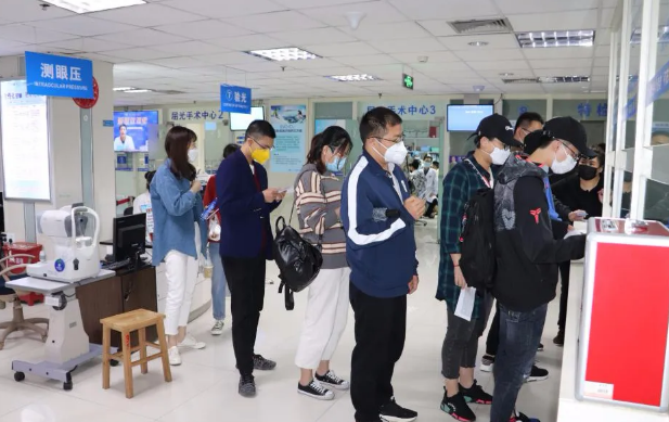 为致敬“逆行者”，厦门眼科中心启动“礼遇英雄”--福建援鄂医师公益摘镜行动2.png