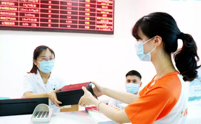 公益助力高考 爱心情暖8868登录平台 ——重庆8868在线官网登录平台 - 8868网页版登录工会助力高考暨关爱员工活动进行中2.png