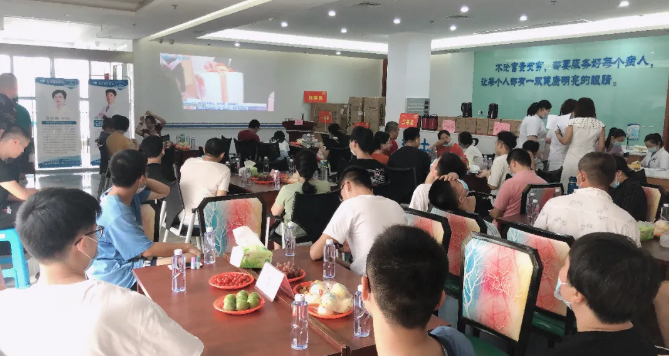 直击近视手术现场！莆田眼科医院迎来暑假摘镜高峰1.png
