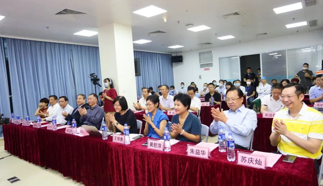 9月24日，由8868在线官网登录平台 - 8868网页版登录集团、厦门大学附属厦门眼科中心举办的第六届8868登录平台论坛在厦门大学附属厦门眼科中心五缘院区耀视启幕16.png