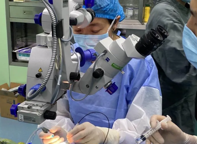 厦门大学附属厦门眼科中心黎晓新院长再赴西藏送光明，传授医疗技术，打造“造血式”医疗帮扶3.png