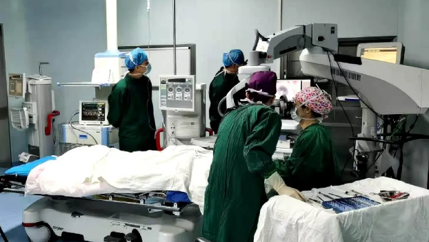 云端“亮刀”，实力圈粉！中华医学会第二十五次全国眼科学术大会「白内障手术演示」，厦门眼科中心一天8台白内障手术直播，带你“大开眼界”4.png