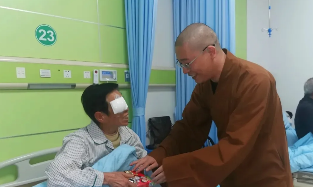 崇慈向善·与爱同行！厦门眼科中心携手鸿山慈善会助力贫困眼疾患者重获光明1.png