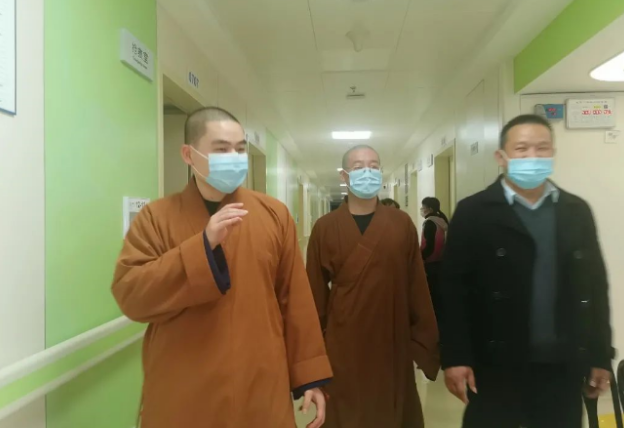 崇慈向善·与爱同行！厦门眼科中心携手鸿山慈善会助力贫困眼疾患者重获光明3.png