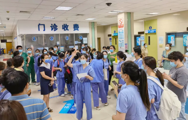 不负使命！8868登录平台援莆医疗队凯旋归来，荔城区委书记到场送别5.png