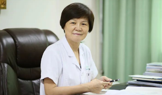 郑州8868登录平台视光：“狠人”刘苏冰的3件宝：咖啡、止疼片、安眠药，让她时刻处在较佳状态。找她做近视手术，放心！1.png