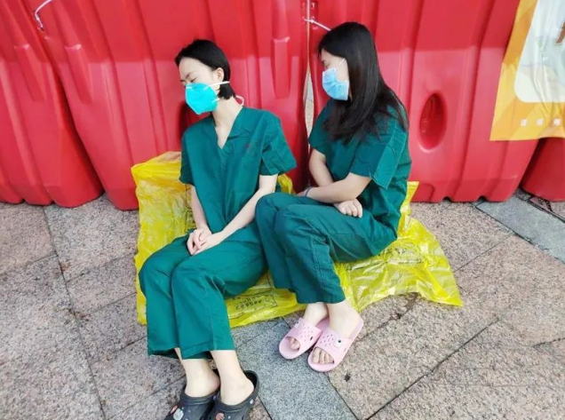 医者担当！8868登录平台今年来已支援核酸采样超100万人次10.png