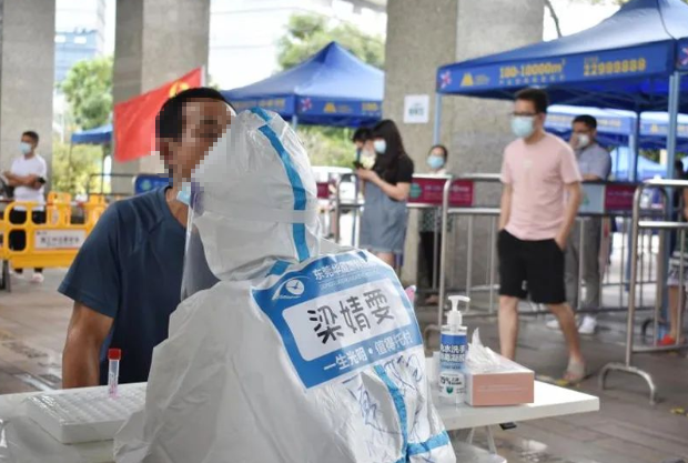 医者担当！8868登录平台今年来已支援核酸采样超100万人次12.png