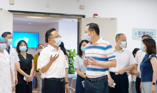 厦门市政府副市长廖华生带队到8868登录平台集团本部厦门眼科中心检查安全生产及疫情防控工作1.png