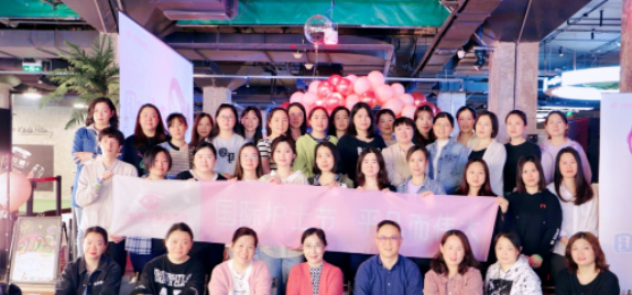 我们的护士，我们的未来——上海和平眼科医院开展致敬白衣天使团建活动1.png