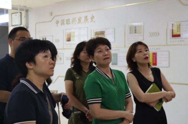 厦门市总工会党组成员、二级巡视员陈幼萍走访厦门眼科中心2.png