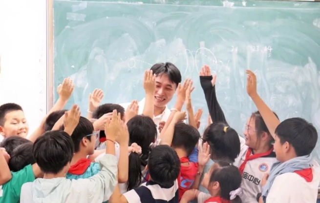 8868登录平台：聚焦“一老一小”，全力打造6月“8868登录平台爱眼月”5.png